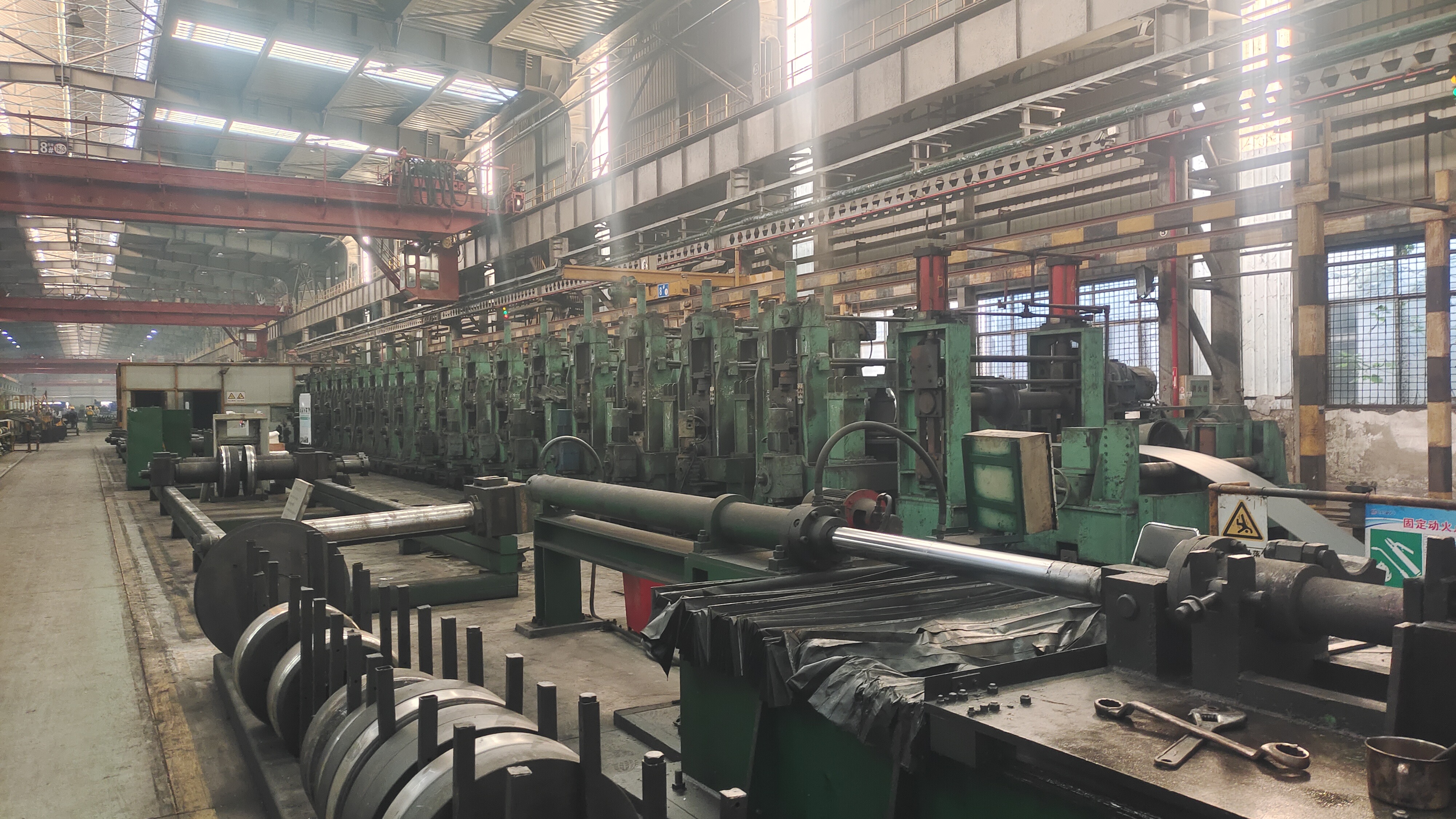 乐竞体育V9-H系列变频器：助力钢厂1250冷弯机组生产线“焕新升级”！