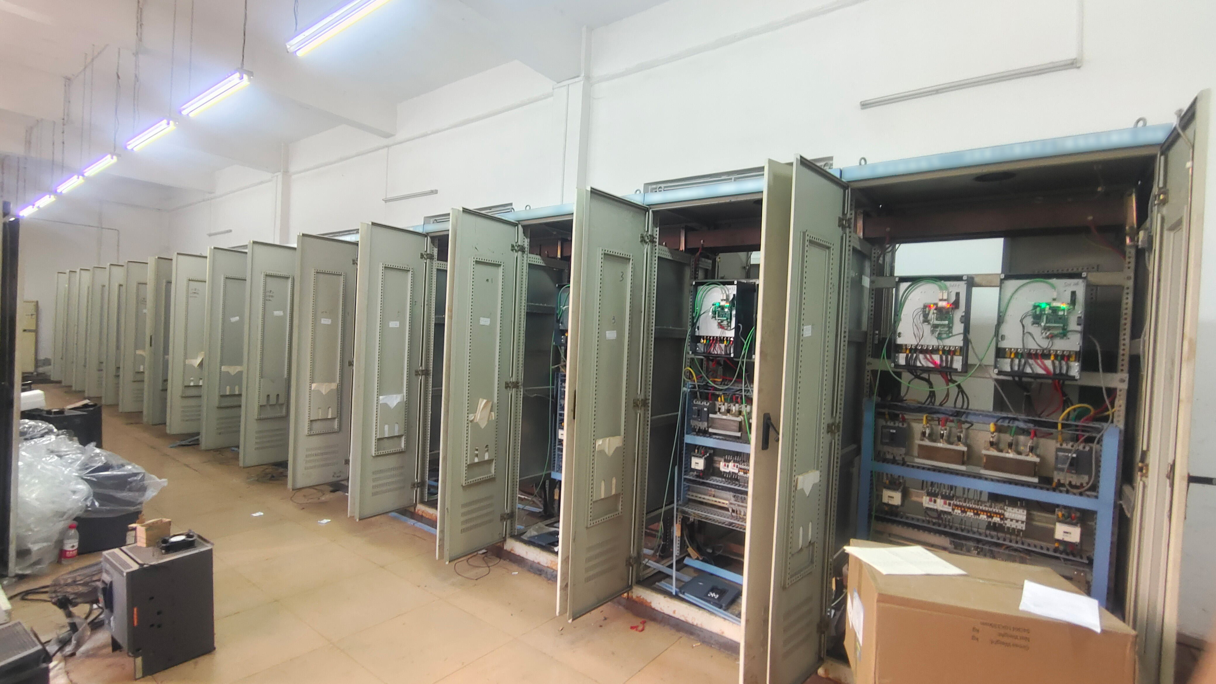 乐竞体育V9-H系列变频器：助力钢厂1250冷弯机组生产线“焕新升级”！